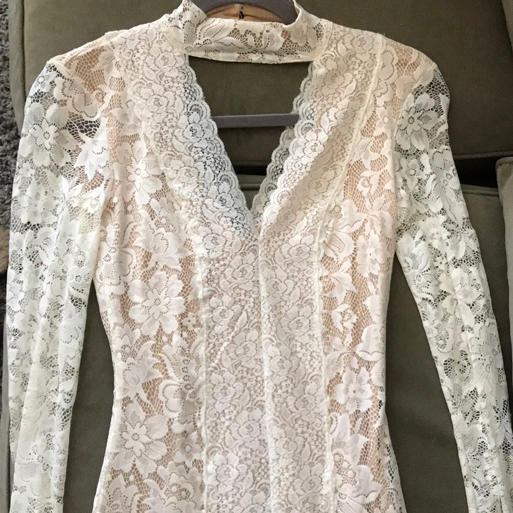 Long-sleeved bodycon, lace dress